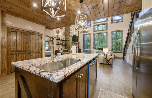 Broken Bow Cabin | Location/Pet Friendly/Hot Tub/Pool Table