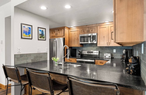 Peak 9 Condo | Location! Quiet building, walk to lifts and Main!