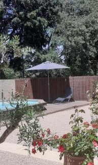 Lauris House | Location saisonnière avec piscine et terrasse au pied du luberon