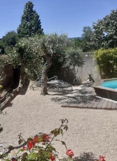 Lauris House | Location saisonnière avec piscine et terrasse au pied du luberon