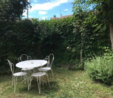 Sorgues Apartment | location studio meublé avec jardin