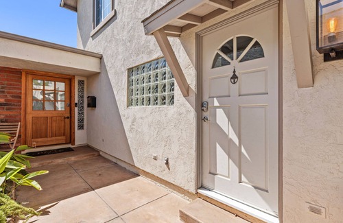 Solana Beach Apartment | Location! West of the 5! 2 Bed Flat!