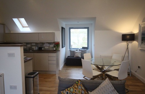 Fearnan House | Loch side holiday home with stunning views