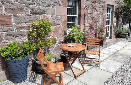 Crieff House | Lochelour Mill Cottage