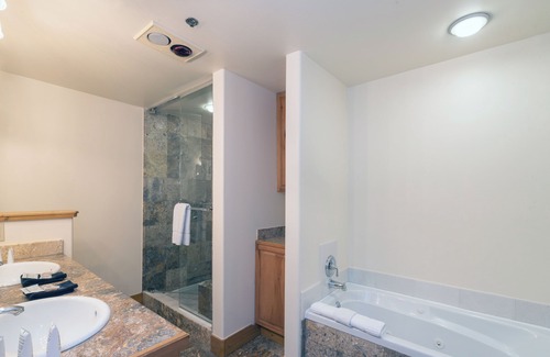 Mountain Village Hotel | Lock-off Hotel Room Bear Creek Lodge