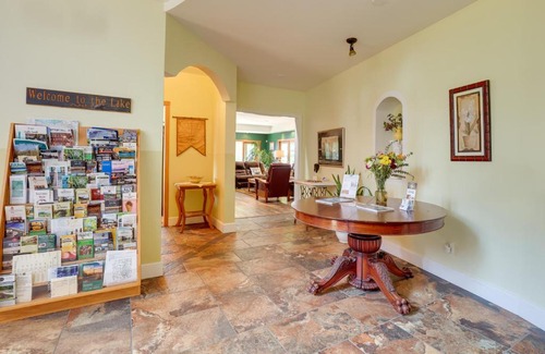 Teall Beach House | Lockes Glen - Lakefront Geneva Getaway with Dock!