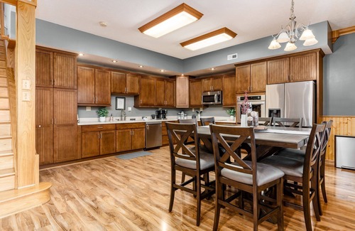 Logan House | Lodge 110- Hocking Hills