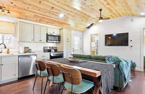 Williamstown Cabin | Lodge 119 at Eden Reserve—Safari Cabin Near Ark