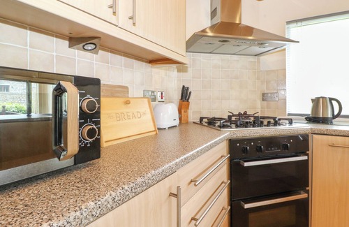 Bondgate Within Cottage | LODGE 3 AT POUND FARM, family friendly, with a garden in Kendal