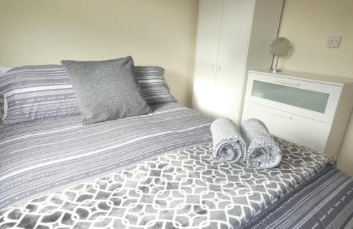 Llanybri Apartment | Lodge 54 Elmrise Park