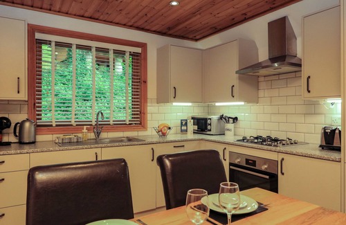 Liverton Cottage | LODGE 58 - OAK TREE LODGE, pet friendly, with pool in Chudleigh