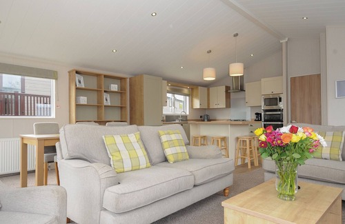 Brixham House | LODGE 67 AT RIVIERA BAY COASTAL RETREAT, family friendly in Brixham