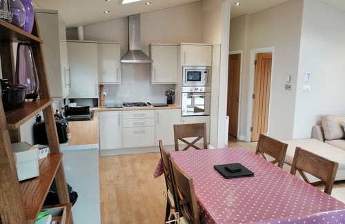 Paignton Cabin | Lodge At Devon Hills Paignton, 5* Platinum Holiday Lodge Near Totnes, TQ4 7PW
