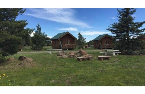 Island Park Cabin | Lodge Room - 2 Bunk Beds