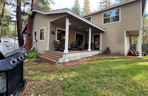 Tahoe Island House | Lodge Royal w/French-Flair: Forested, BBQ