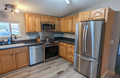 Rockbridge Cabin | Lodge w/huge great room & outdoor space! Just minutes to Logan & HH State Park!