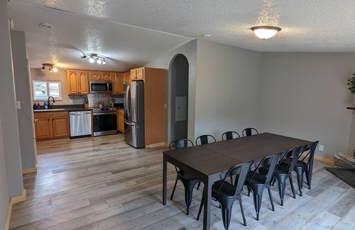 Rockbridge Cabin | Lodge w/huge great room & outdoor space! Just minutes to Logan & HH State Park!