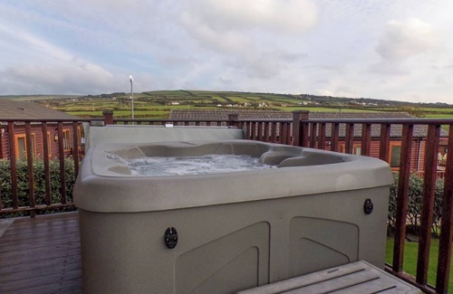 Tintagel Ski Chalet | Lodge with one master double and one twin.