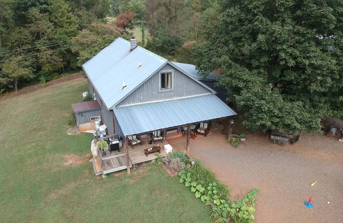 Danbury House | Lodging Near Hanging Rock State Park