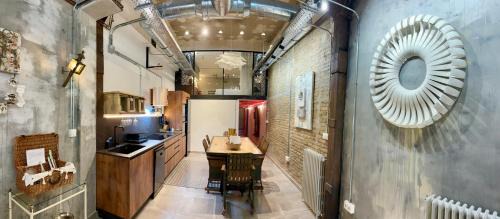 Figares Apartment | Loft Artístico de diseño en el Centro de Granada, vive una experiencia creativa