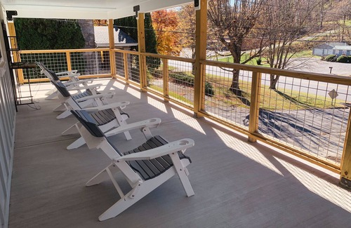 West Jefferson Cabin | Loft At Dew Drop - 2BR/1BA! Short walk to West Jefferson