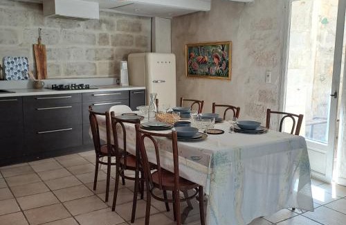 Villeneuve-les-Avignon Apartment | Loft avec patio Villeneuve les Avignon