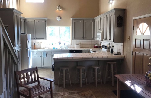 North Fork House | Loft Cabin with beautiful deck near Bass Lake