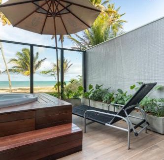 Jardim Oceania Apartment | Loft com hidromassagem frente mar e pé na areia