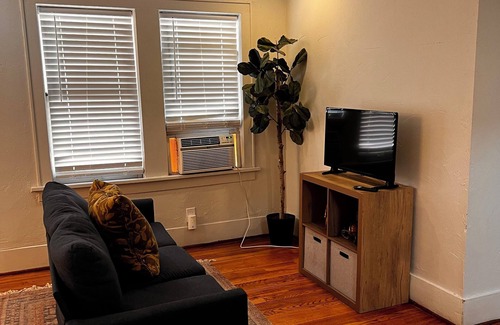 Central Oklahoma City House | Loft on Linn, 1-bedroom house in enjoyable Oklahoma City with WiFi