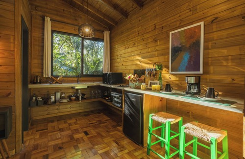 Praia do Rosa Cabin | Loft. Paz, Natureza, Lagoa em Condomínio Fechado