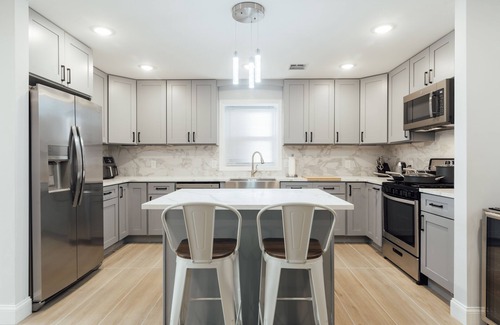 Bayonne House | Loft Townhouse * Free Parking space x2 *King bed near NYC.