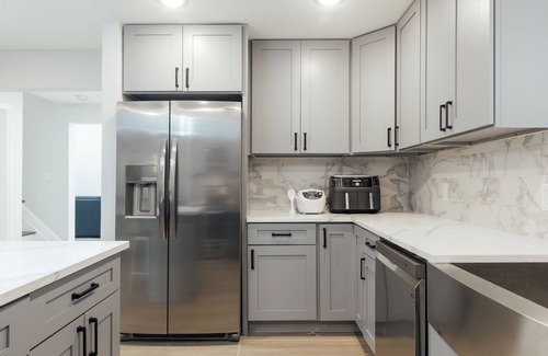 Bayonne House | Loft Townhouse * Free Parking space x2 *King bed near NYC.