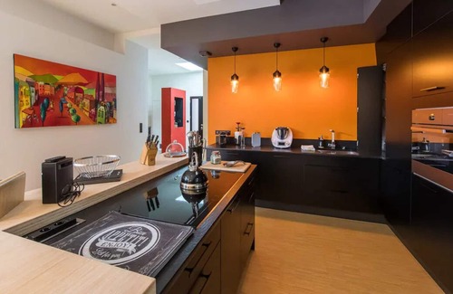 La Glaciere House | Loft with patio, cinema room and sauna