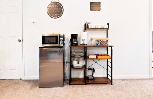 Sunnyside Apartment | Loftium | Charming 2 BR Guest Suite In Sunnyside