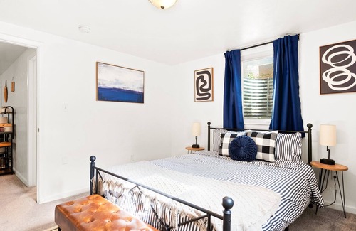 Sunnyside Apartment | Loftium | Charming 2 BR Guest Suite In Sunnyside
