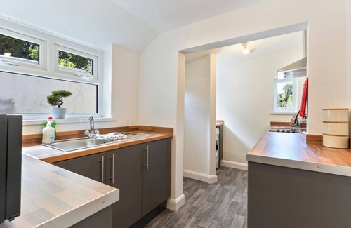 Loftus House | Loftus House - Free Parking, Fast Wifi & Smart TV