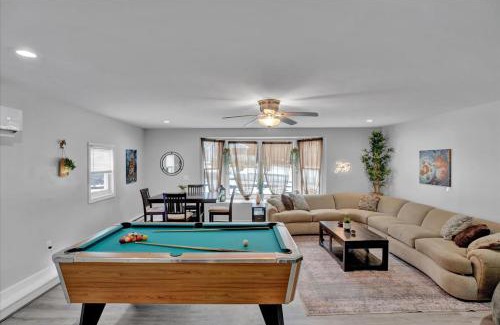 Long Pond House | Log Cabin and Guest House Sleeps 18 2 Game Rooms