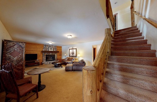 Moran House | Log Cabin close to National Parks