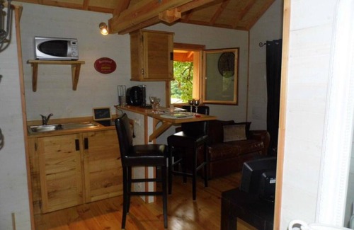 Fichous-Riumayou Cabin | Log Cabin-Deluxe-Whirlpool bath-Countryside view-Gîtes de France