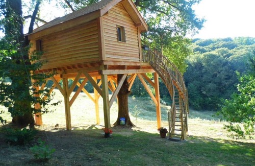 Fichous-Riumayou Cabin | Log Cabin-Deluxe-Whirlpool bath-Countryside view-Gîtes de France