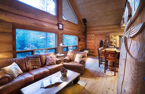 Pine Mountain Club House | Log Cabin Get Away: A Perfect Mountain Retreat