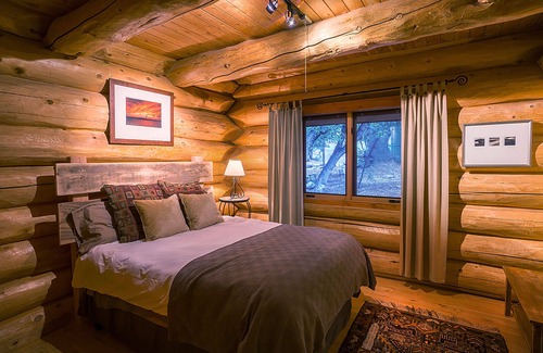 Pine Mountain Club House | Log Cabin Get Away: A Perfect Mountain Retreat