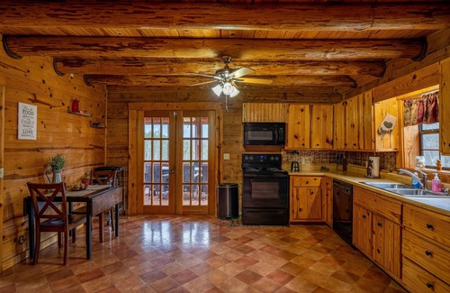 Mountain Home Cabin | Log Cabin Getaway, Lakes, Rivers, Hiking, Fishing, Wi-Fi & More