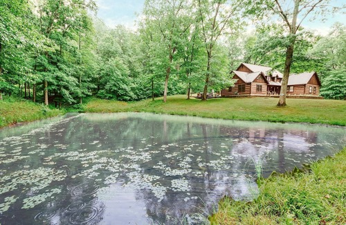 Nashville Cabin | Log cabin, hot tub, 3 minutes to Nashville!