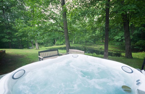 Nashville Cabin | Log cabin, hot tub, 3 minutes to Nashville!