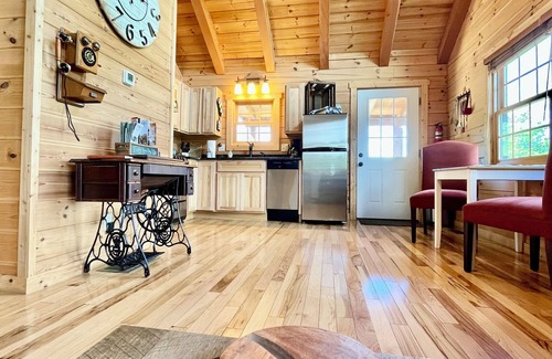 Logan Cabin | Log Cabin in the Heart of Hocking Hills! - TreeTop