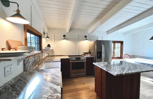 Brevard Cabin | Log Cabin near Brevard with lakes, golf, private hiking and super fast wifi