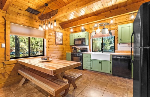 Kachina Village Cabin | Log Cabin Near Trails, Fully Fenced, Central to Grand Canyon Sedona Williams