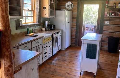 Gardiner House | Log Cabin On Historic Yellowstone Park Ranch on the McDonald Ranch