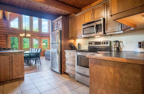 Saint-Faustin-Lac-Carre Ski Chalet | Log cabin | SPA, Comfort & Nature | Pets allowed!